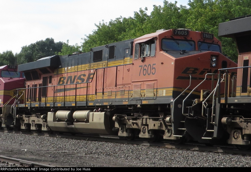 BNSF 7605